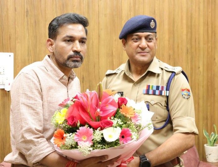 एसएसपी देहरादून ने नव नियुक्त डीएम आशीष चौहान से की शिष्टाचार भेंट*