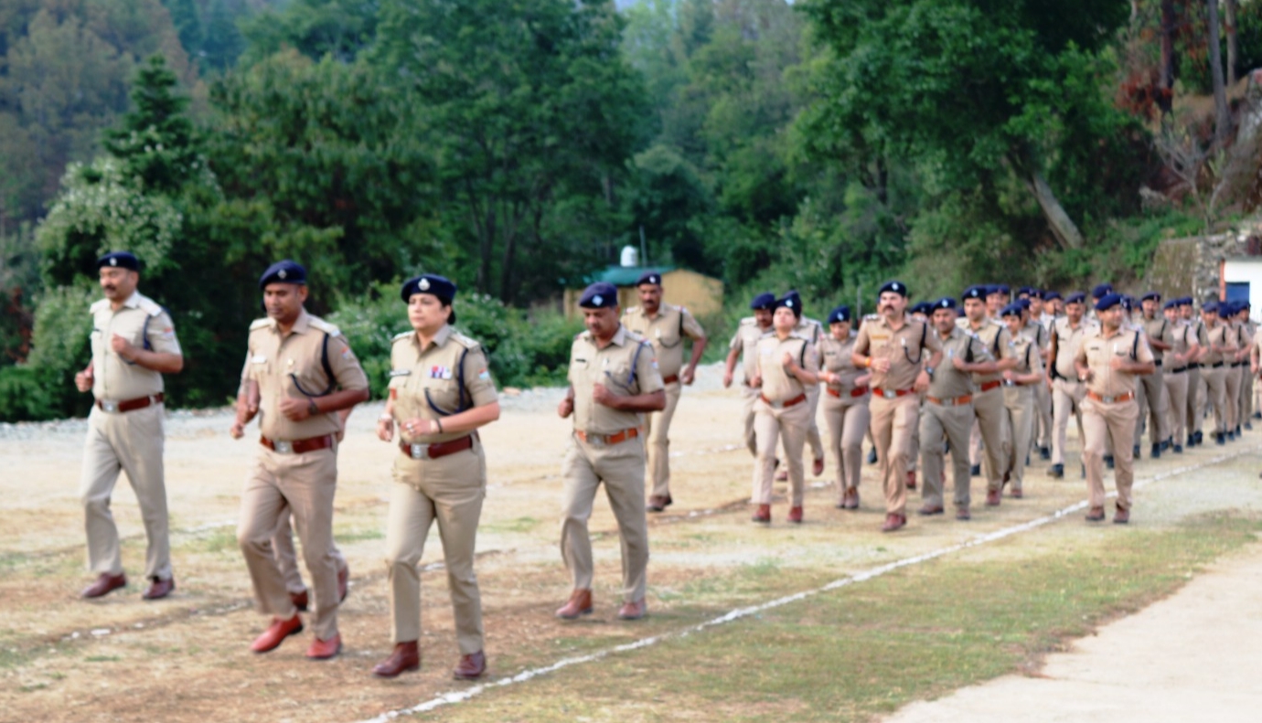 एसएसपी श्वेता चौबे ने जवानों संग दौड़कर,परेड में दिखा अनुशासन और फिटनेस का दम*