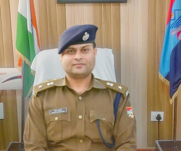 लोकसभा चुनावों के मद्देनजर उत्तरकाशी व पुरोला में पुलिस टीम ने पैरामिलिटरी फ़ोर्स के साथ निकाला फ्लैगमार्च