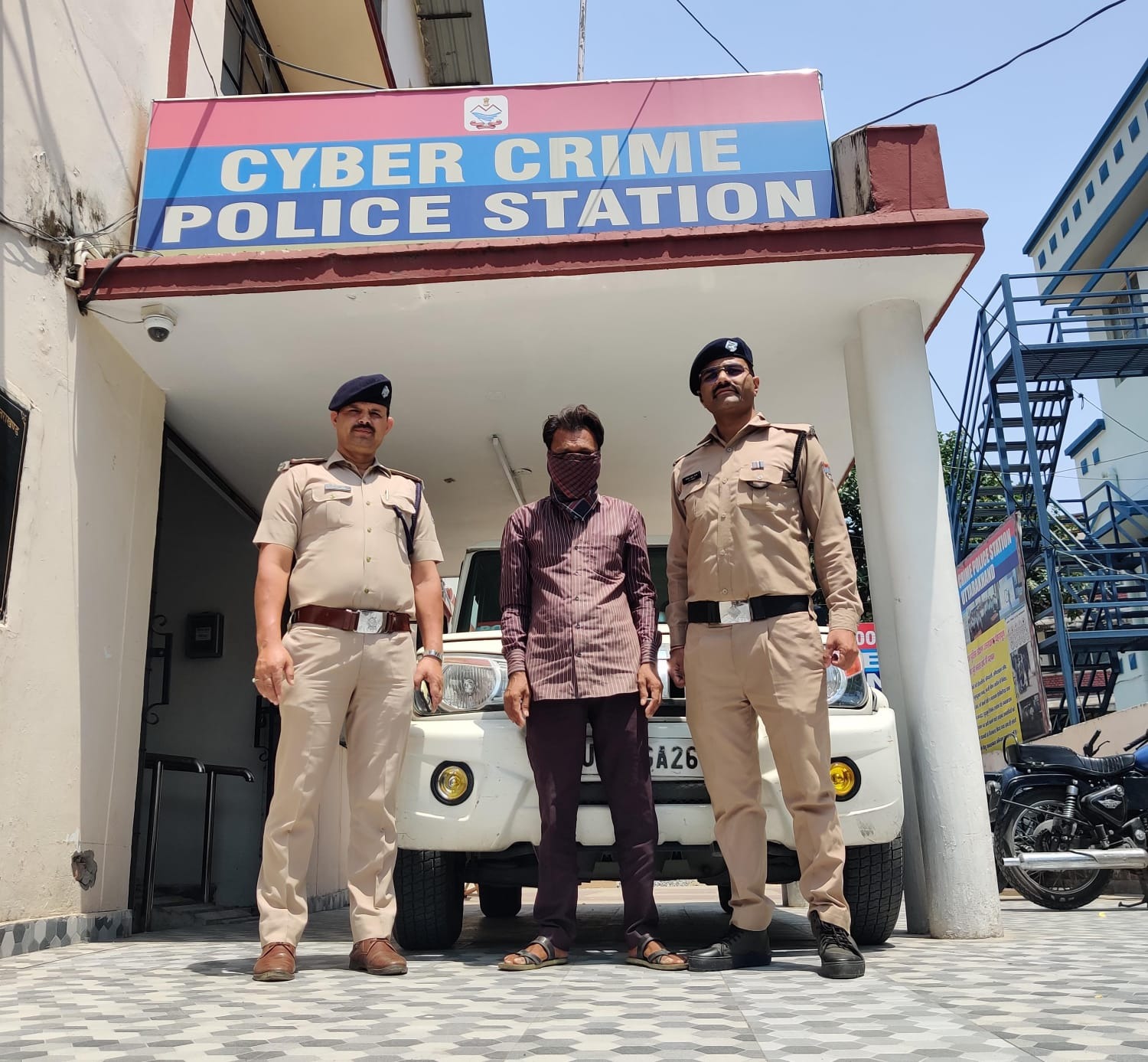 एसटीएफ़ साईबर क्राईम पुलिस टीम ने किया 1 करोड़ से अधिक की धोखाधडी करने वाले गिरोह का भंडाफोड़