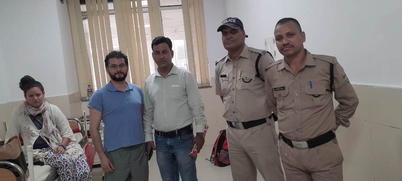 पौड़ी पुलिस ने ऋषिकेश में लावारिस हालत में घूम रही स्विट्जरलैंड की पर्यटक को उनके परिजनों से मिलवाया