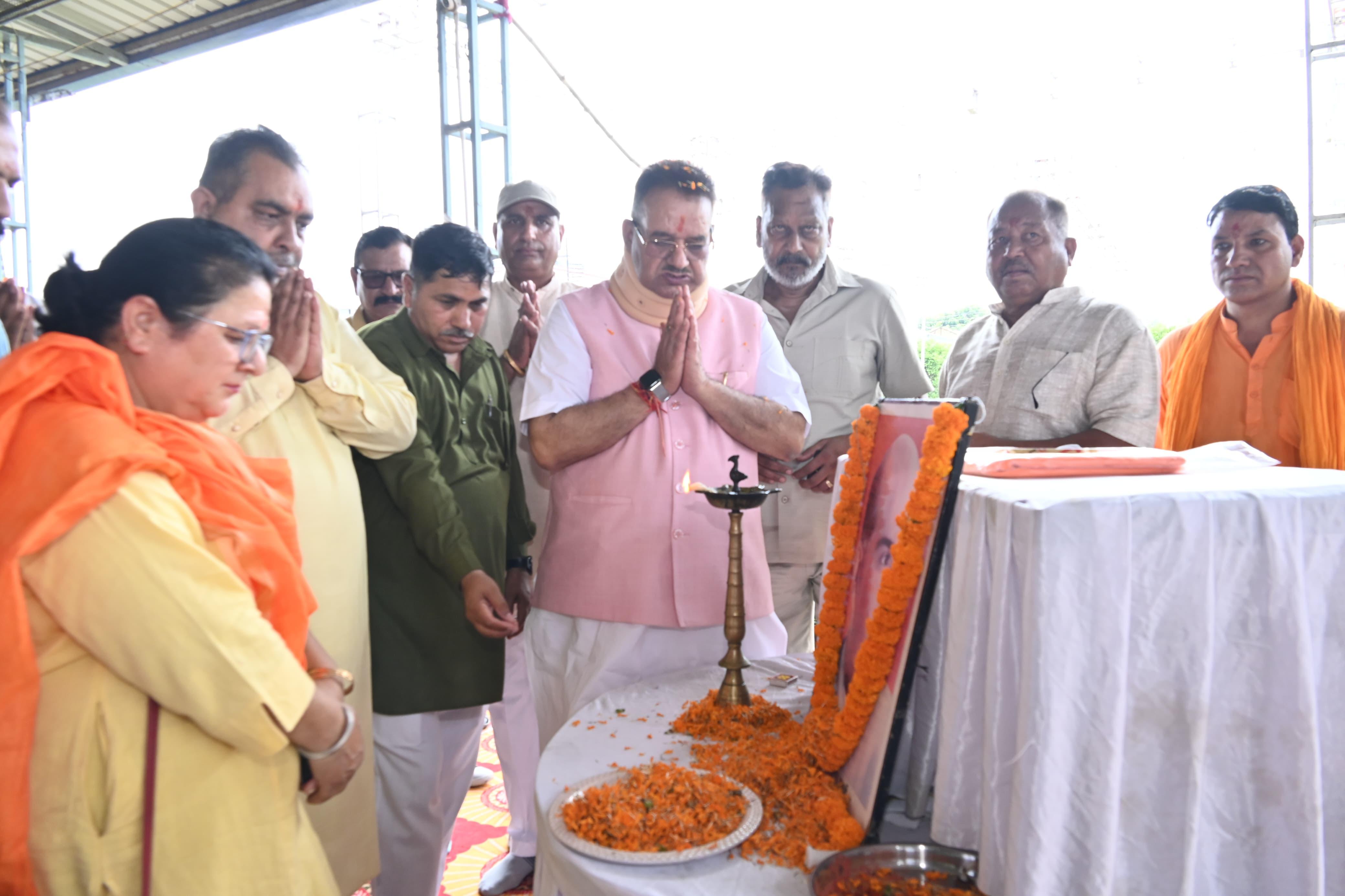 जनसंघ के संस्थापक डॉ.श्यामा प्रसाद मुखर्जी के बलिदान दिवस पर केबिनेट मंत्री जोशी ने पुष्प अर्पित कर दी श्रद्धांजलि