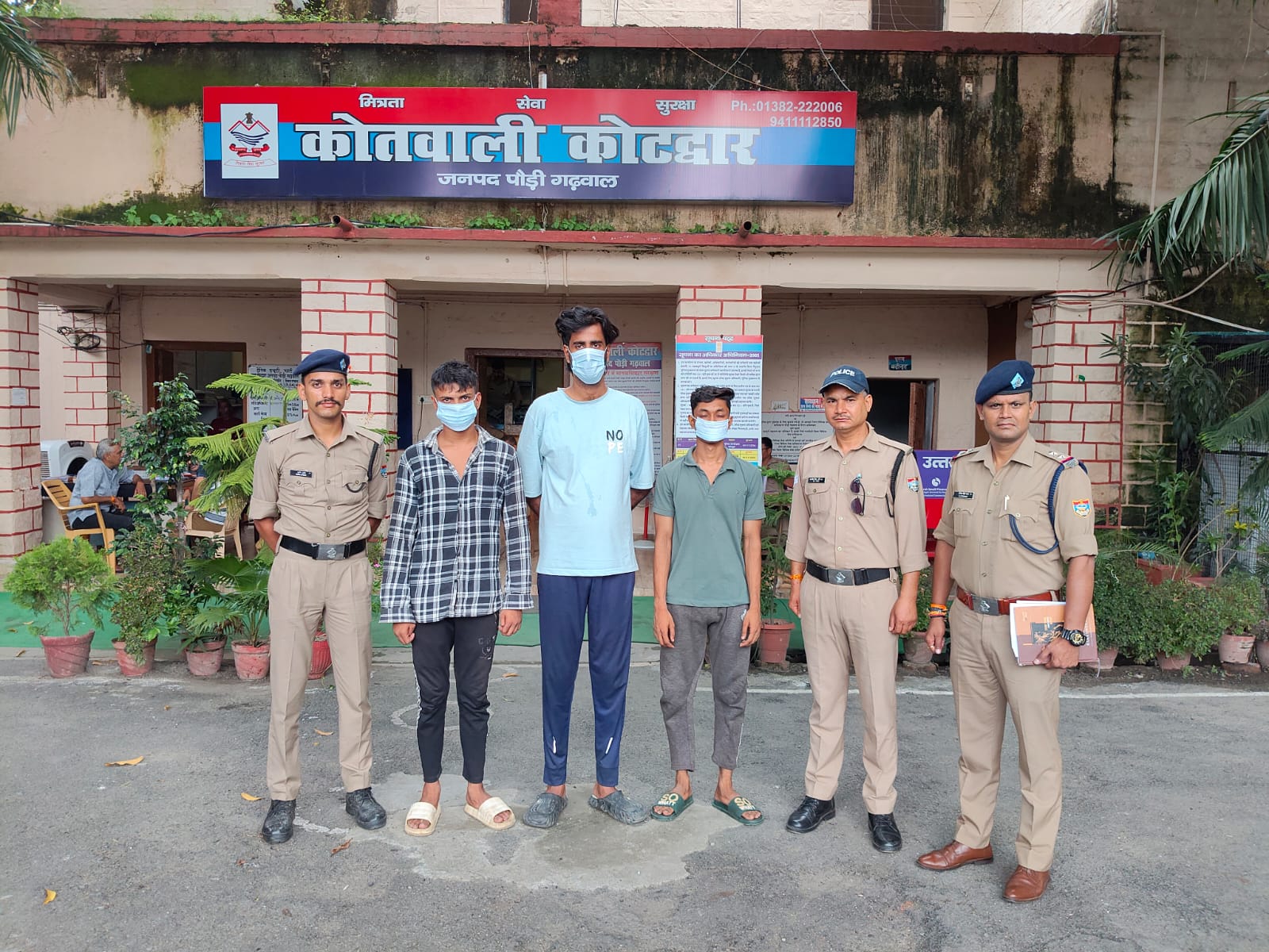 पौड़ी पुलिस ने अन्तर्राज्यीय गैंग के 03 शातिर साइबर ठगों को नालंदा से किया गिरफ्तार