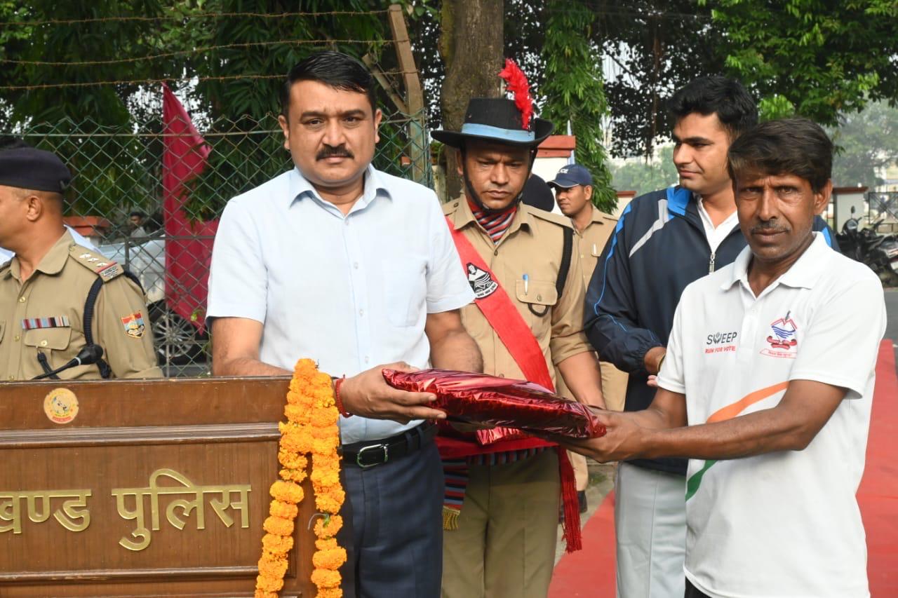 पुलिस कप्तान अजय ने महात्मा व शास्त्री को अर्पित की श्रद्धांजलि, टीम को उनके आदर्शों को जीवन मे उतारने का किया आवाहन