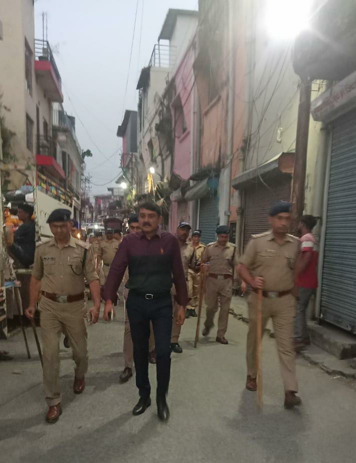 त्योहारी सीजन में पुलिस टीम की सुरक्षा व्यवस्था जांचने मैदान में उतरे पुलिस कप्तान