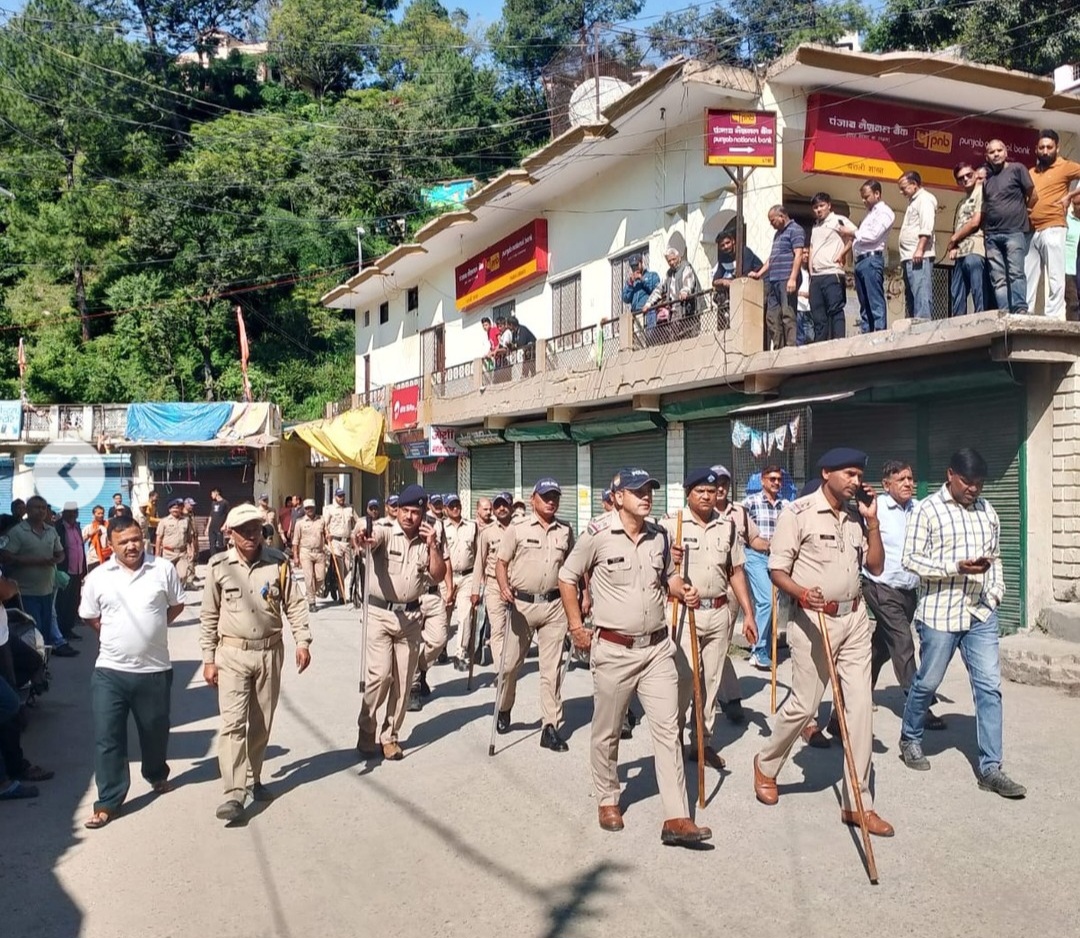 चमोली पुलिस ने शांति व्यवस्था बनाएं रखने का दिया सन्देश