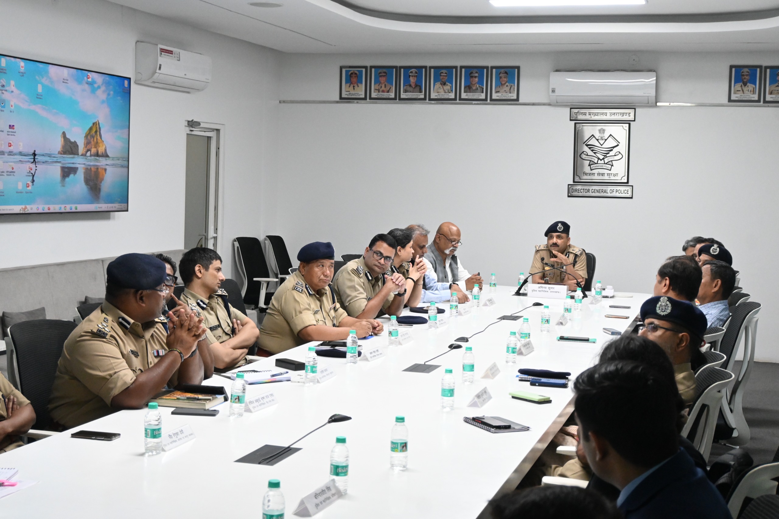 पुलिस महानिदेशक ने राज्य सिविल सेवा परीक्षा में चयनित 13 अभ्यर्थियों से की संवाद गोष्ठी*
