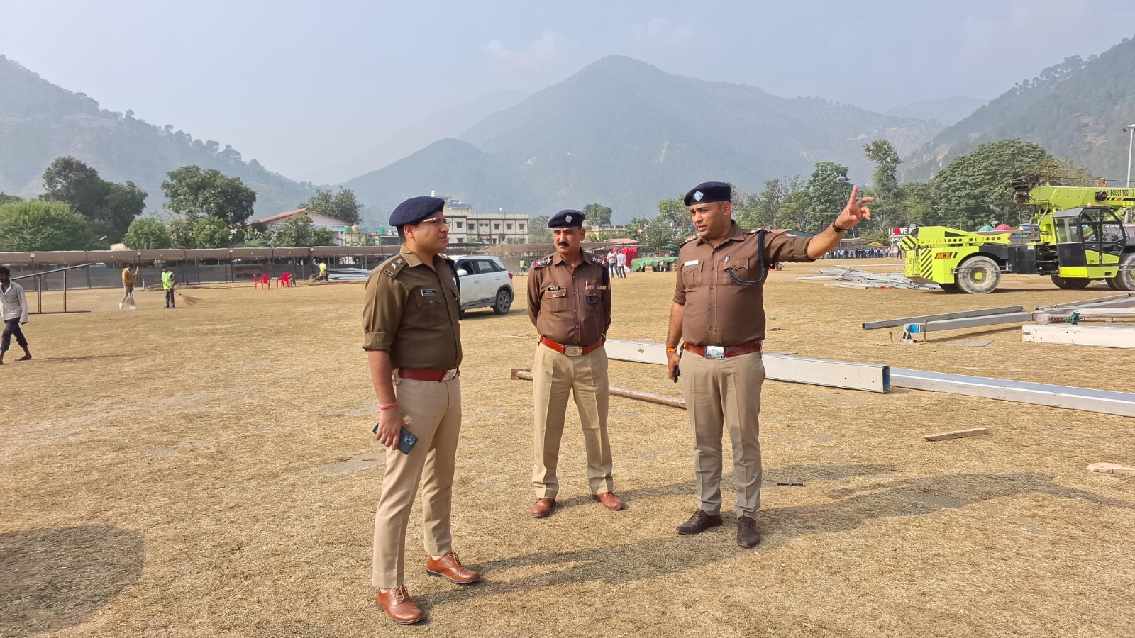 गौचर मेले की सुरक्षा व्यवस्थाओं को परखने एसपी चमोली सर्वेश पंवार स्वयं पहुँचे ग्राउंड जीरो पर