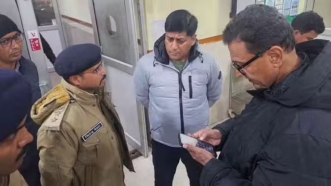 सिरफिरे युवक का दुस्साहस...तमंचा लेकर कमरे में घुसा, फिर युवती के सीने में मार दी गोली