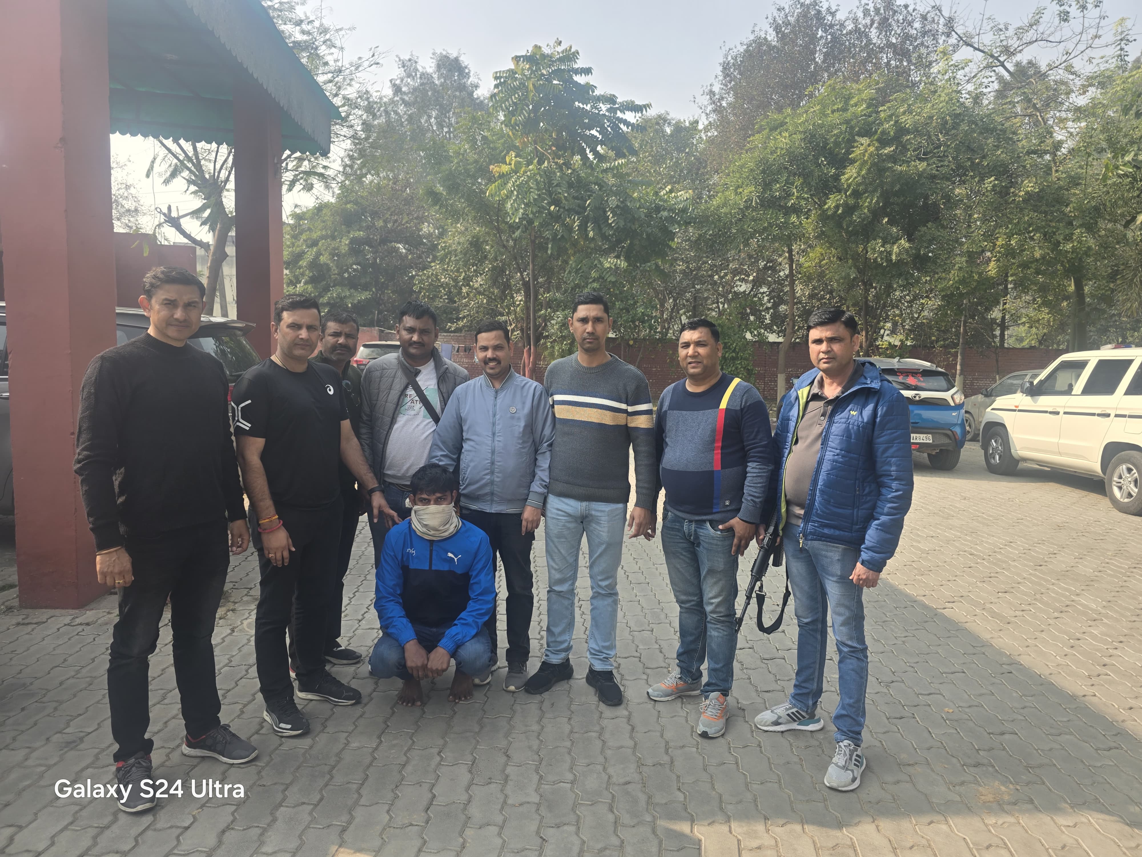 रिलायंस ज्वैलरी शोरूम डकैती का 1 लाख ईनामी वांछित गिरफ्तार