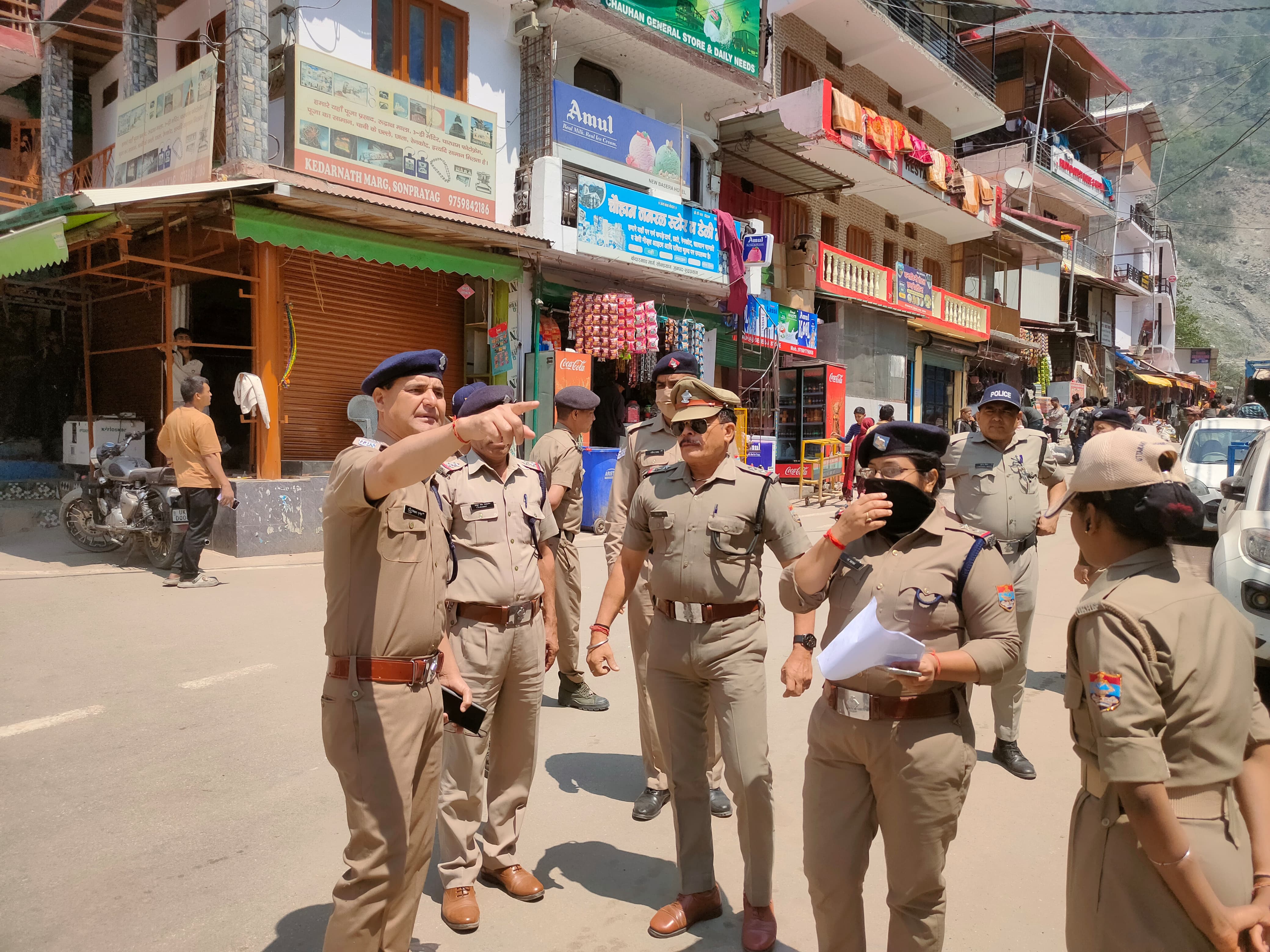 सीओ गुप्तकाशी विकास पुंडीर ने केदारनाथ यात्रा में तैनात पुलिस बल को किया ब्रीफ
