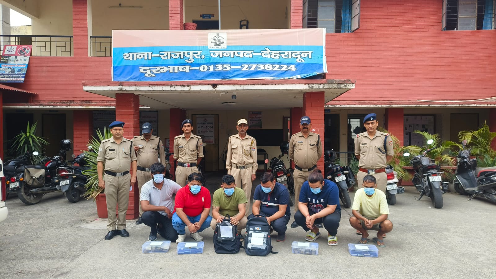 राजपुर के एक फ्लैट में ऑनलाइन सट्टा खिलवाते 6 गिरफ्तार, दुबई से संचालित होता है सट्टा गिरोह