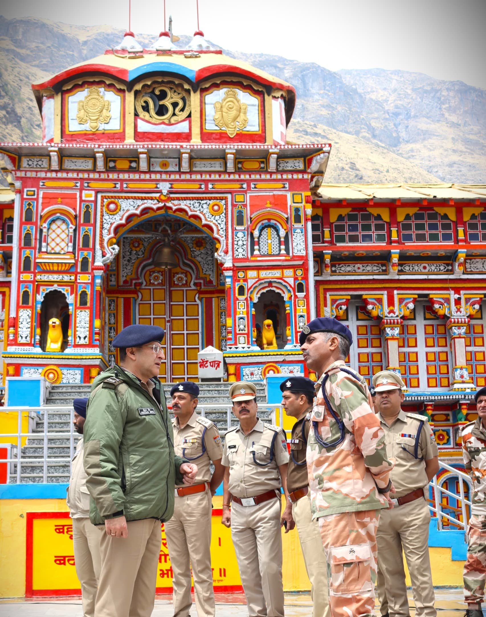 बद्रीनाथ धाम के कपाट खुलने से पहले डीजीपी उत्तराखंड ने यात्रा व्यवस्थाओं का लिया जायजा