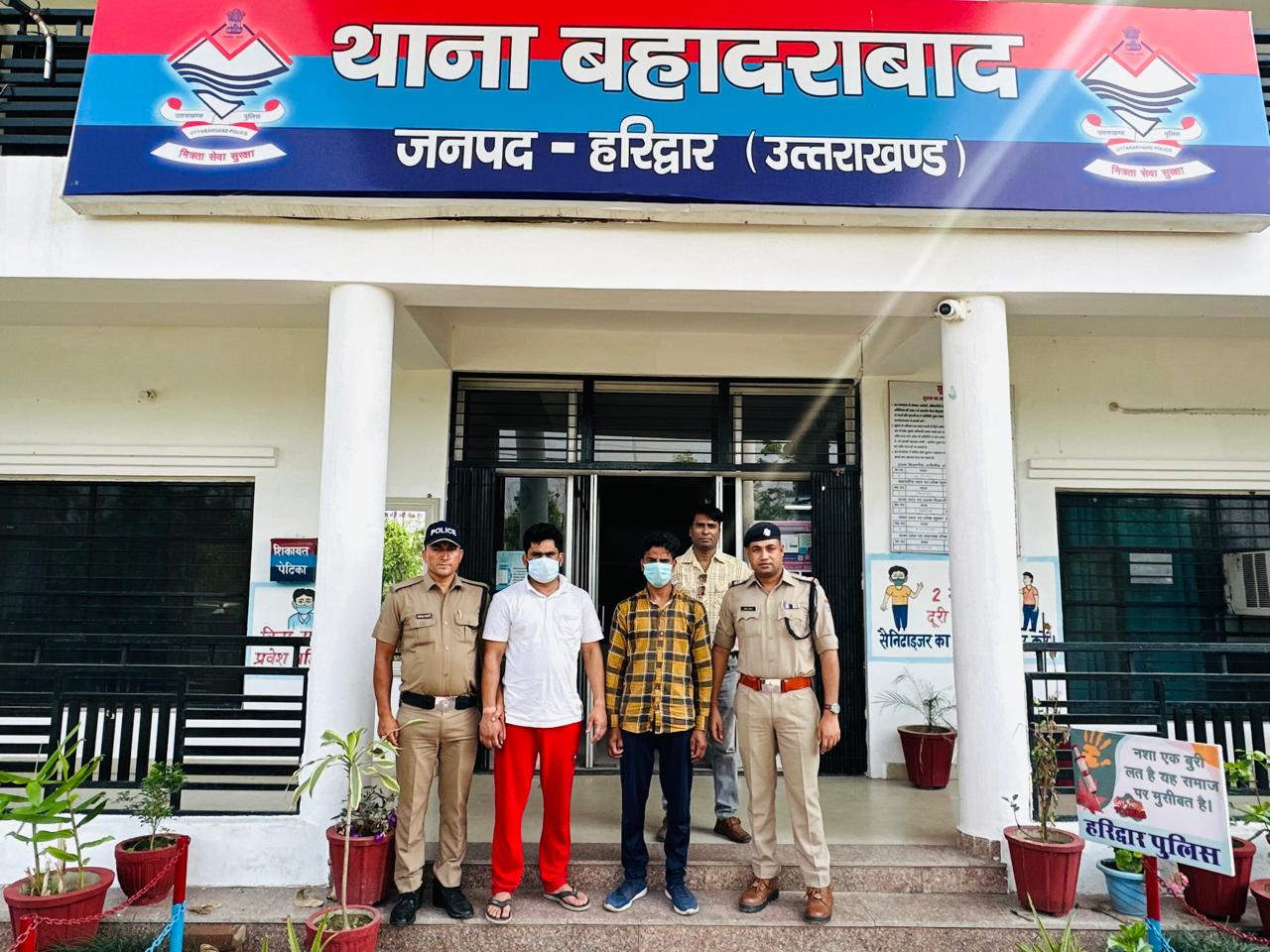 युवती को कई सालों से बना रहा था हवस का शिकार, जबरन धर्म परिवर्तन करवा नेपाल ले जाने की थी तैयारी,2 गिरफ्तार