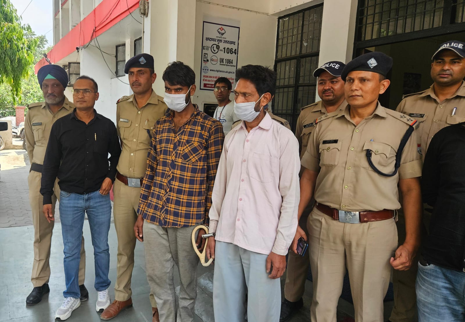 2 शातिर चोर माल समेत गिरफ्तार