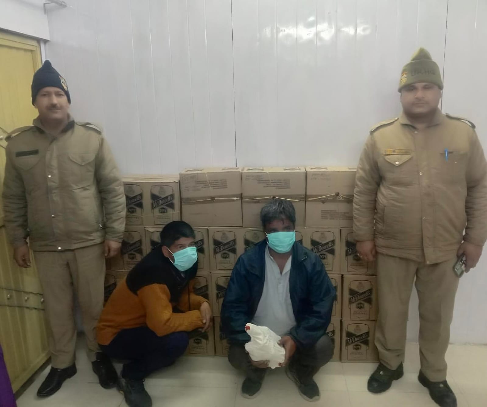 रुद्रप्रयाग पुलिस ने दो अलग-अलग मामलों में 3 शराब तस्करों को किया गिरफ्तार