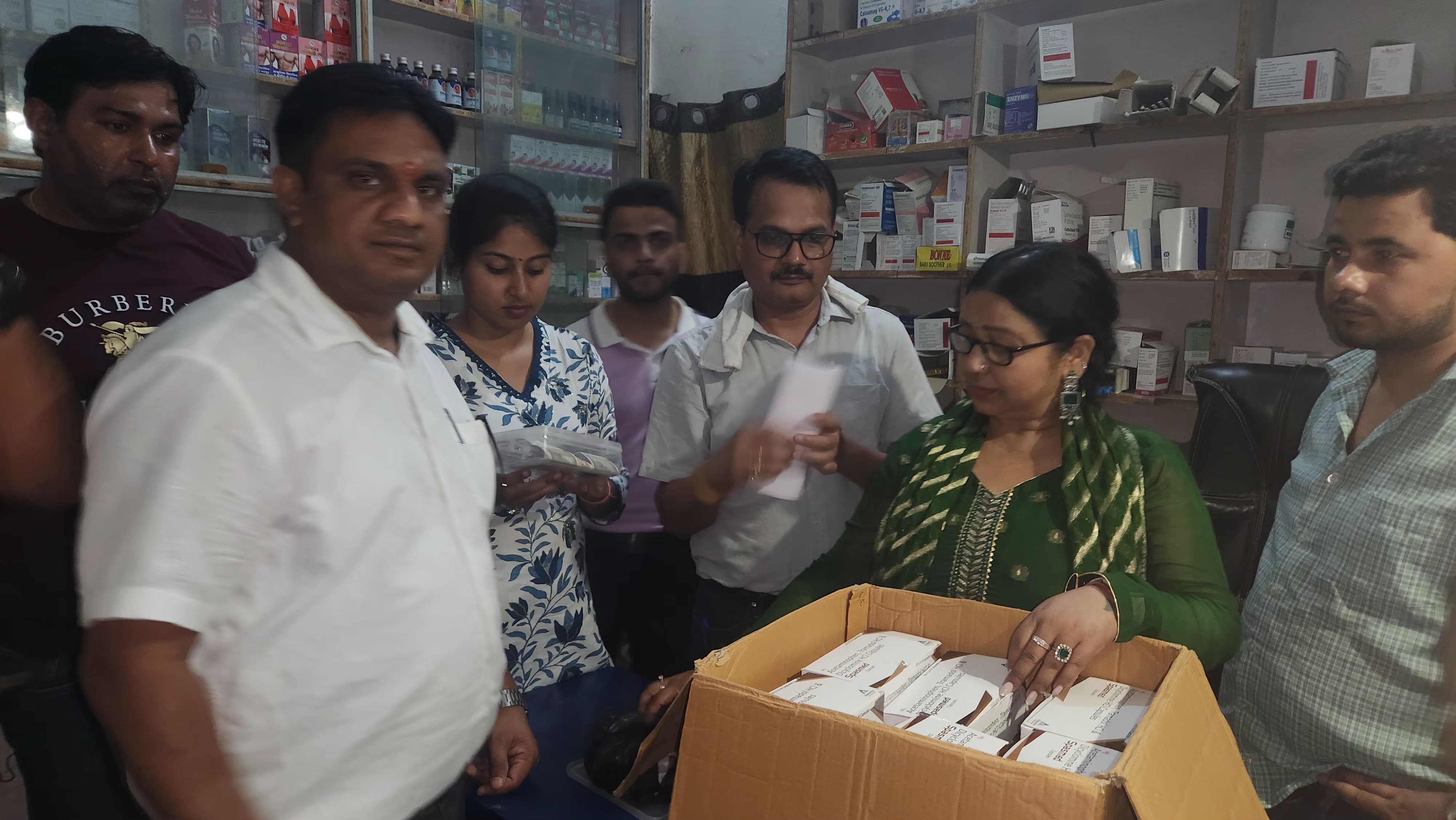मेडिकल स्टोर पर रुड़की पुलिस, ड्रग्स विभाग, एएनटीएफ ने मारी छापेमारी, नशीली दवाईयां जब्त