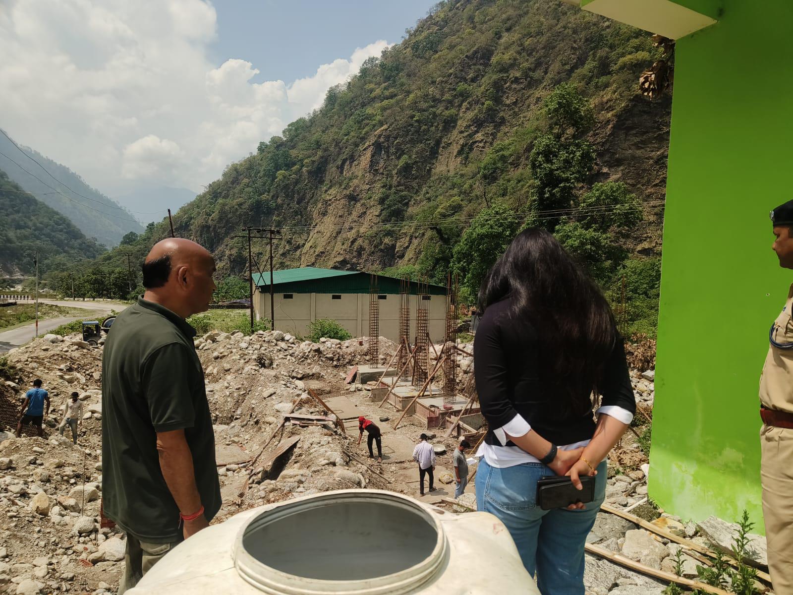 कप्तान रेखा ने किया निर्माणाधीन सेरा चौकी का निरीक्षण, चौकी मदकोट का किया आकस्मिक दौरा