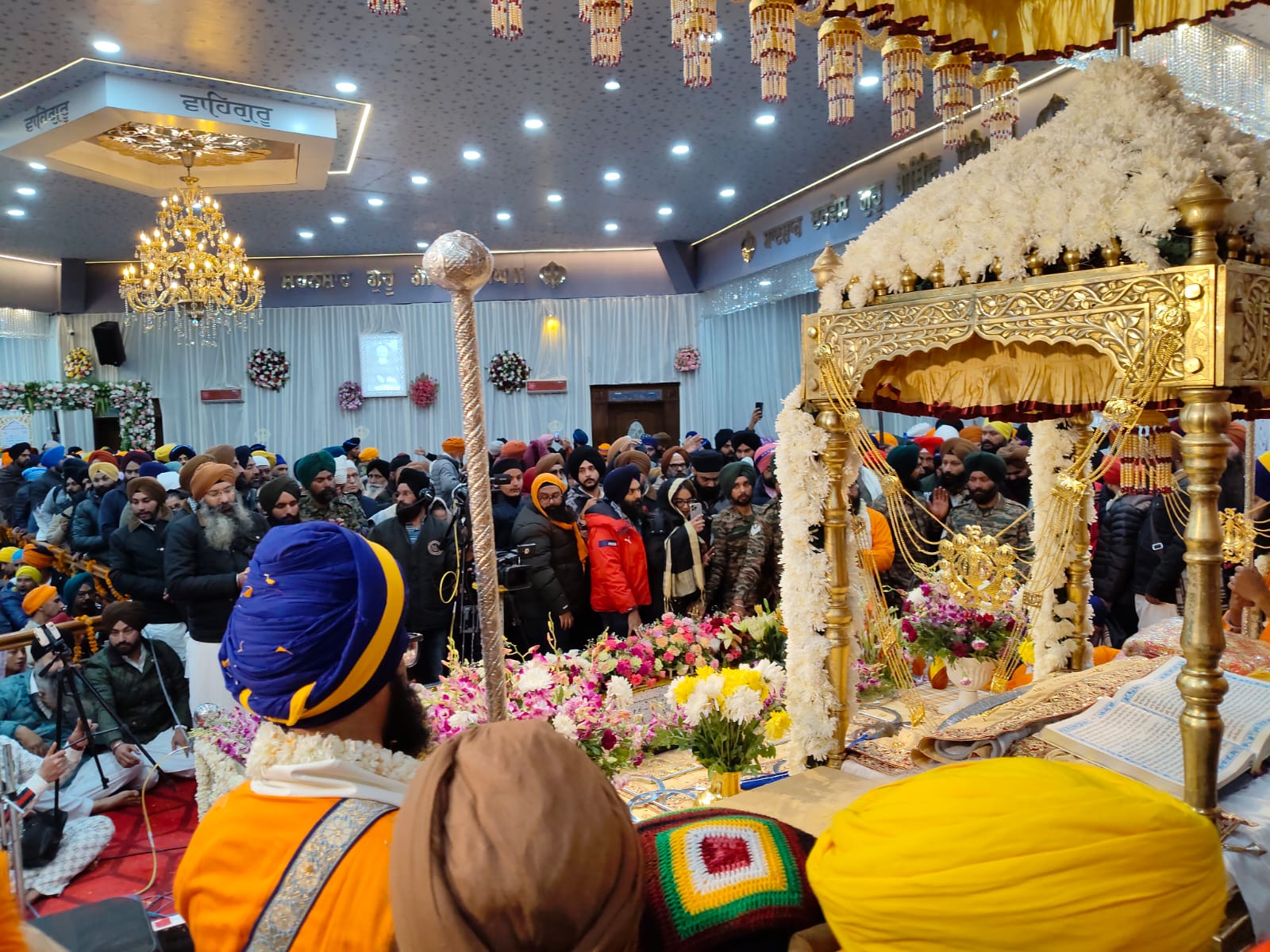 गुरुअरदास के बीच खुले सिखों की आस्था के प्रतीक हेमकुंड साहिब के कपाट