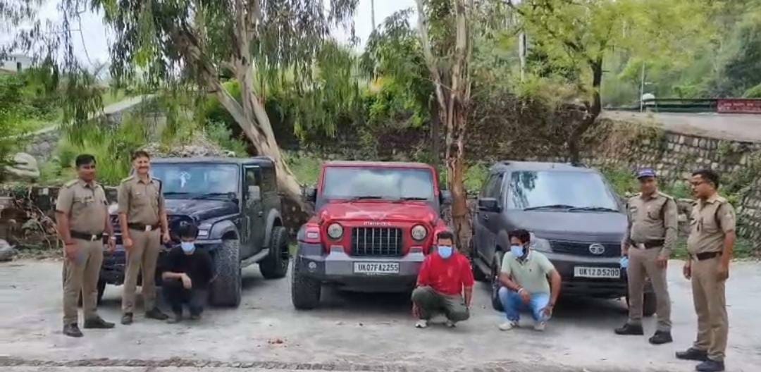 वायरल होने के शौक ने पहुँचाया थाने