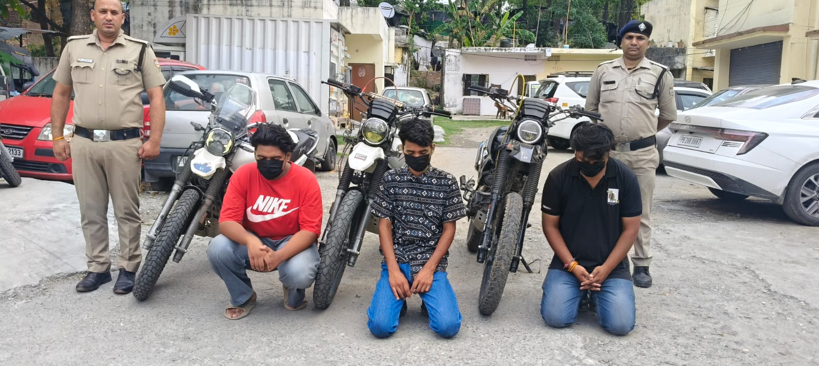 स्टंट व रैश ड्राइविंग करते 3 युवक गिरफ्तार
