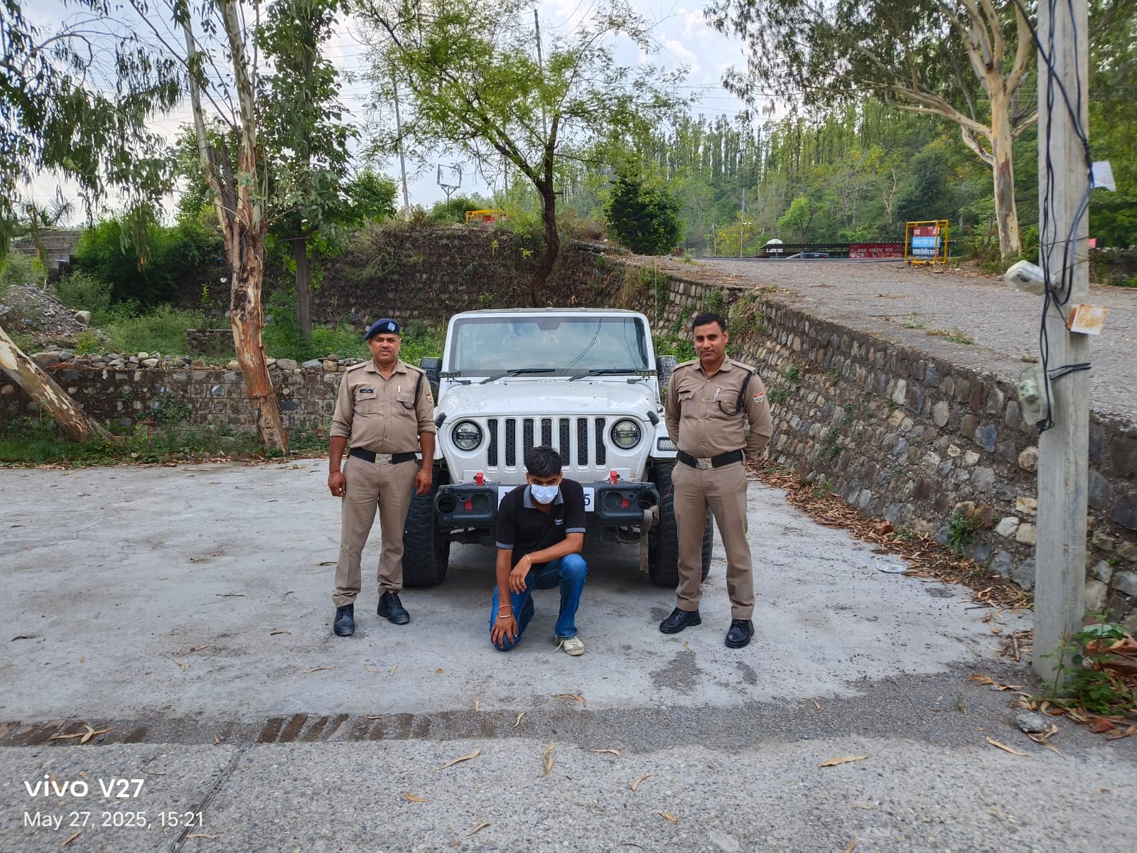 फोर व्हीलर से 'स्टंटिंग का खेल' करता युवक पुलिस ने धरा, गाड़ी सीज