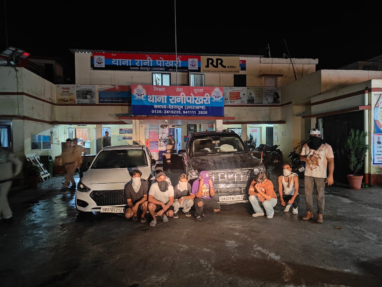 आमने सामने भिड़ी गाड़ियों को लेकर युवको के बीच मारपीट, पथराव, 9 गिरफ्तार