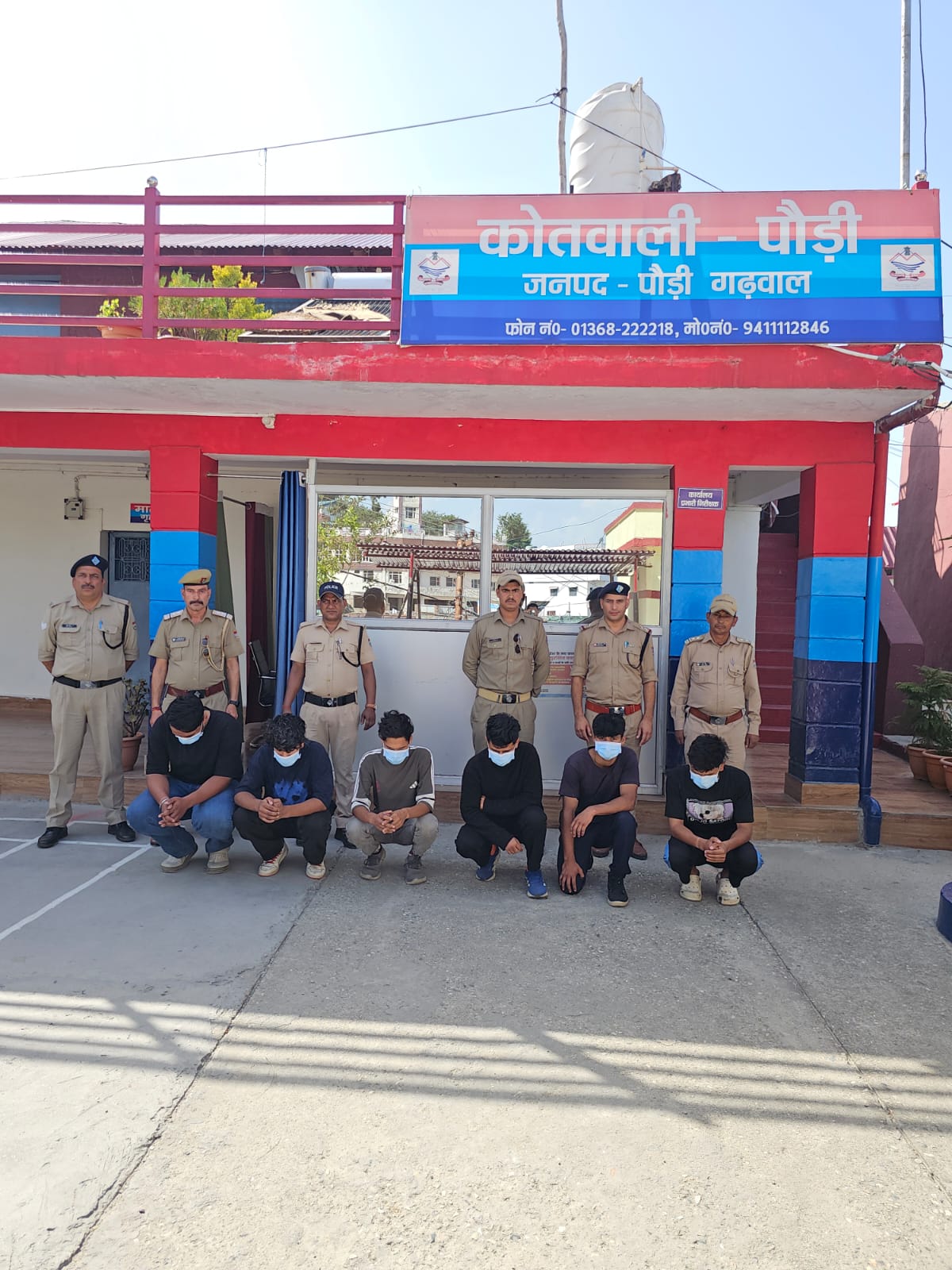 सरेआम मारपीट, गाली गलौच करते 6 युवक गिरफ्तार