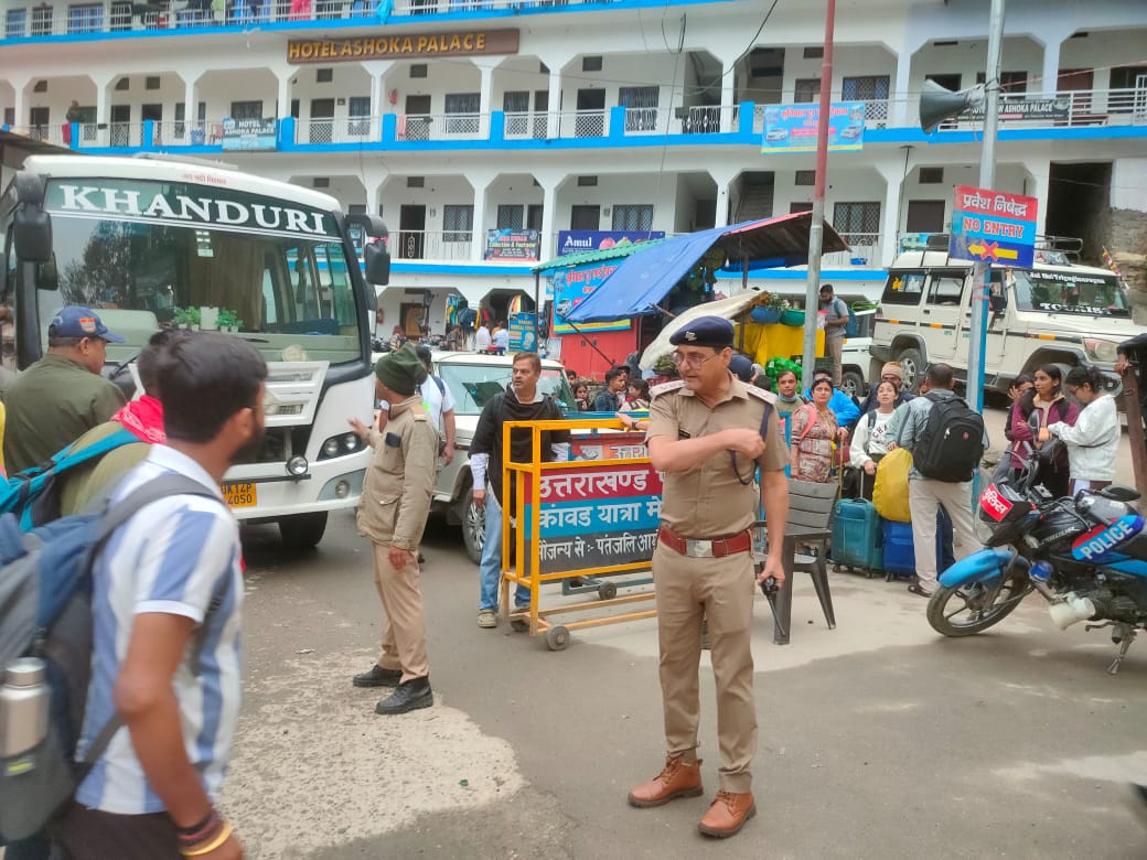 एसपी रुद्रप्रयाग ने लिया यातायात व्यवस्थाओं का लिया जायजा