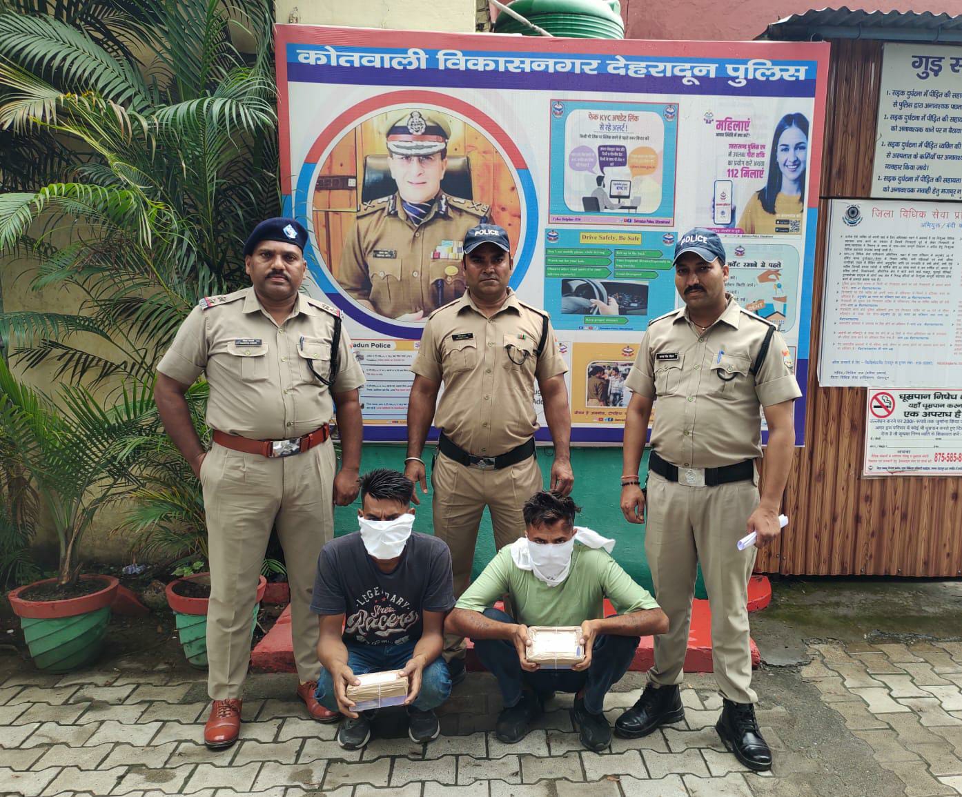 चोरी लूट की घटनाओं को अंजाम देने वाले 02 शातिर बदमाश आए दून पुलिस की गिरफ्त में