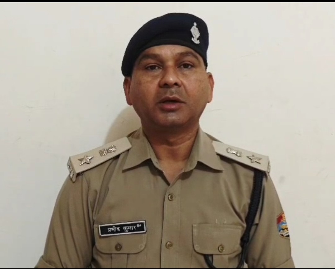 सार्वजनिक स्थान पर लड़कियों का पीछा करने व स्थानीय व्यक्तियों के साथ मारपीट करने वाले 02 युवकों पर मुकदमा