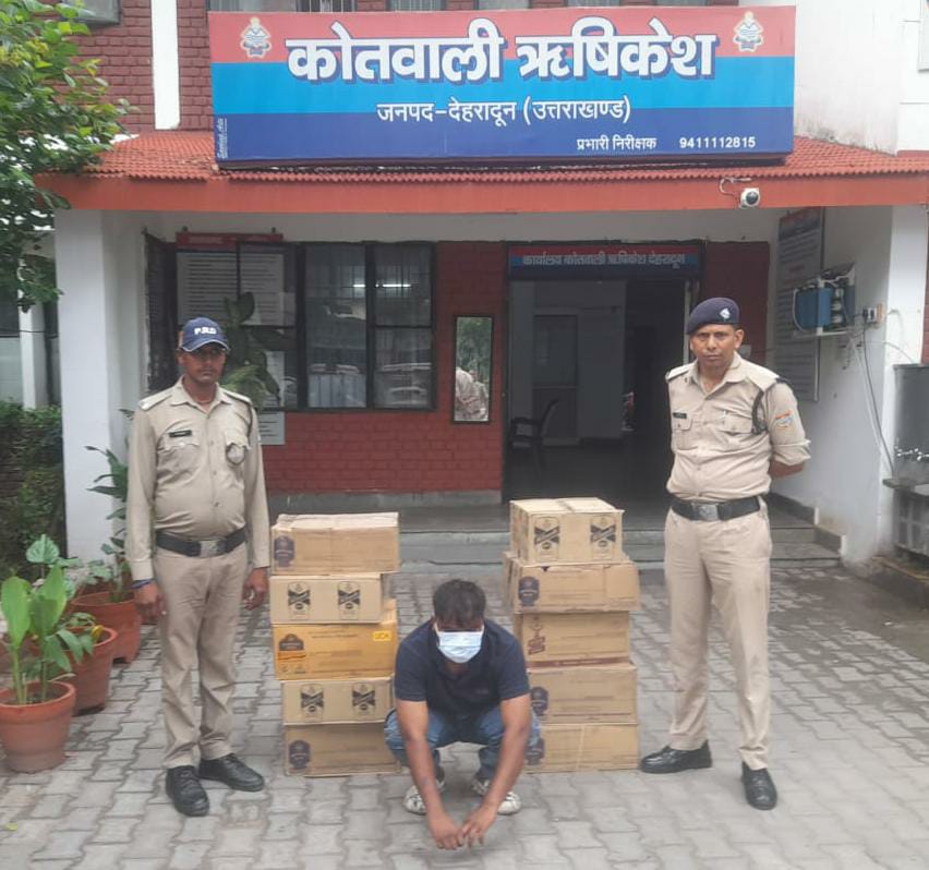 10 पेटी अंग्रेज़ी शराब तस्करी करता 1 गिरफ्तार