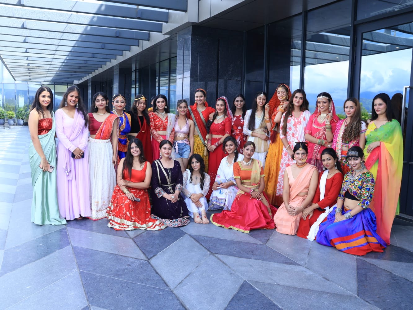 प्रतिभागियों ने दिखाया मिस टैलेंटेड और मिस बॉलीवुड प्रतियोगिता में अपना हुनर