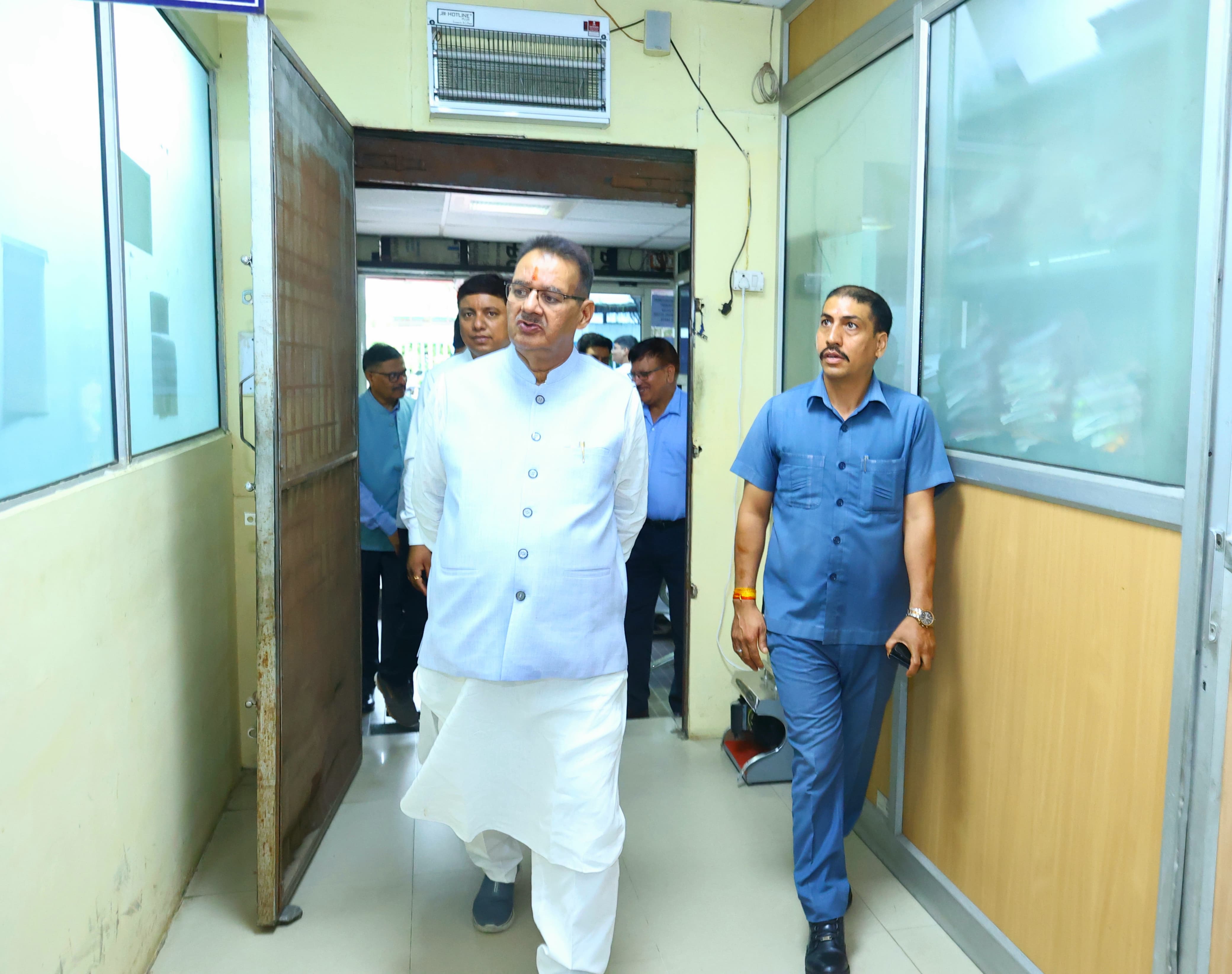 *सैनिक कल्याण मंत्री गणेश जोशी ने उपनल मुख्य कार्यालय का किया औचक निरीक्षण