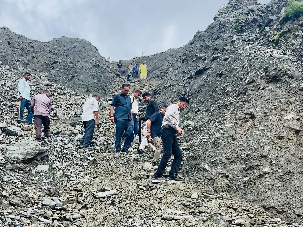 भूस्खलन क्षेत्र बटोली गांव को डीएम के आदेश एक बाद 24 घंटे में मिला वैकल्पिक मार्ग