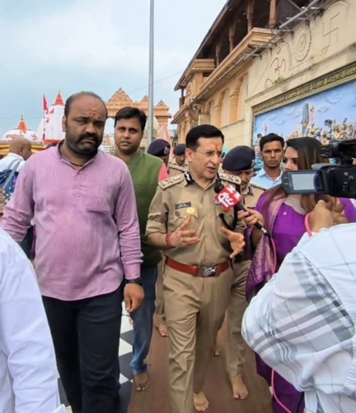डीजीपी ने की माँ गंगा की आरती, कांवड़ यात्रा का किया शुभारंभ
