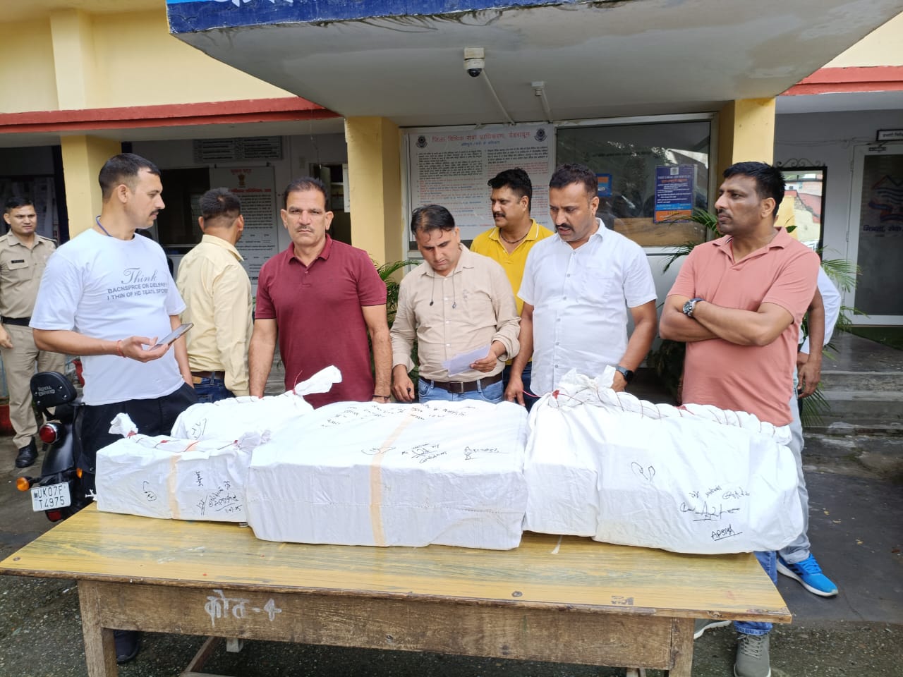 उत्तराखंड एसटीएफ द्वारा ब्रांडेड कम्पनी की नकली सिगरेटों के बड़े जखीरे को किया गया बरामद