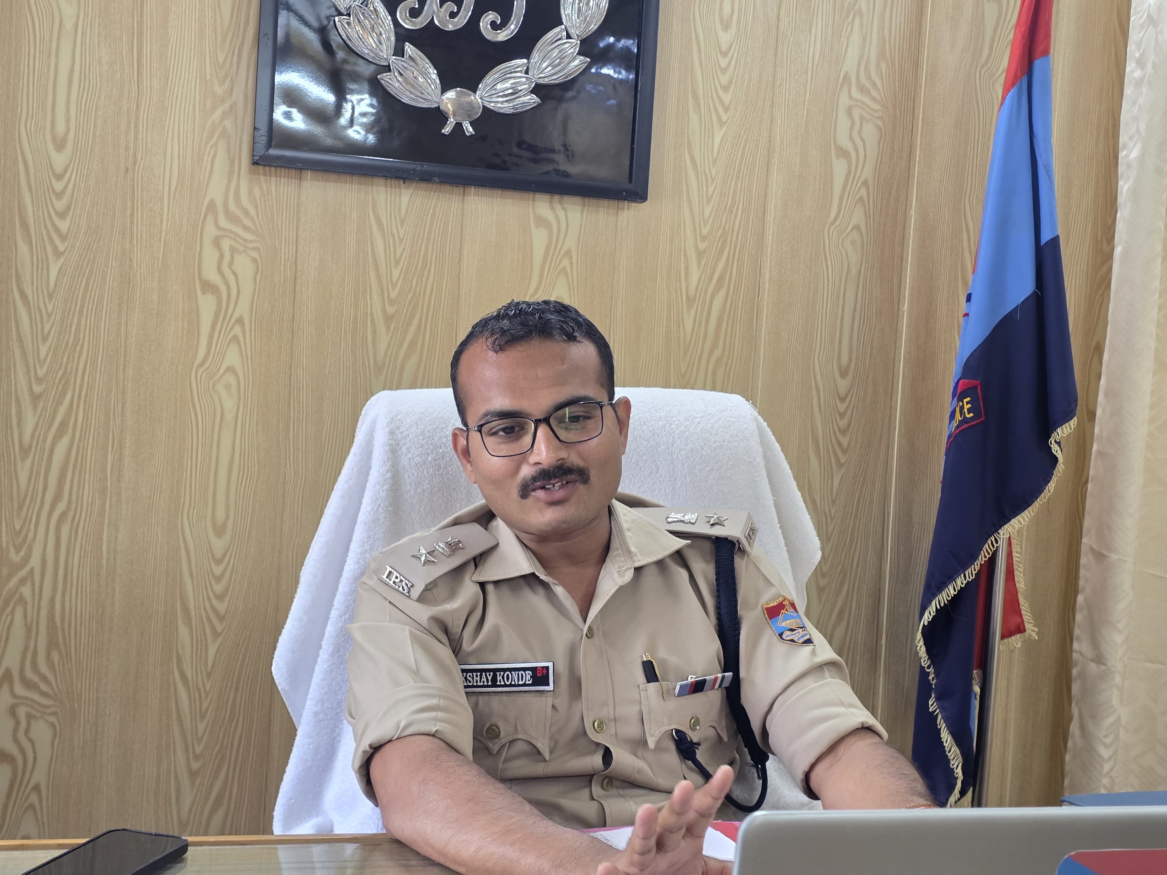 त्रिस्तरीय पंचायत चुनाव में सुरक्षा व्यवस्था मजबूत बनाने को कप्तान अक्षय ने टीम के साथ की बैठक

