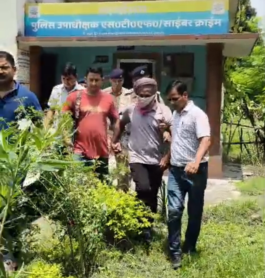 एसटीएफ ने पकड़ा हथियारों का जखीरा, 1 अन्तर्राज्यीय तस्कर गिरफ्तार