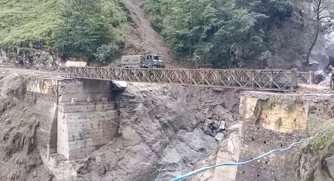 गंगनानी में वैली ब्रिज बना, यातायात चालू