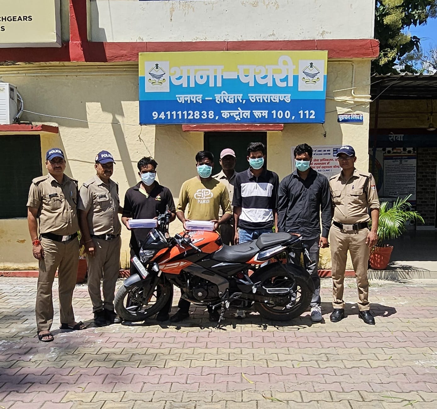 पिता पर हमला का बदला लेने युवक ने गलती से किसी और पर झोंकी फायर, मुख्य आरोपी समेत 4 गिरफ्तार