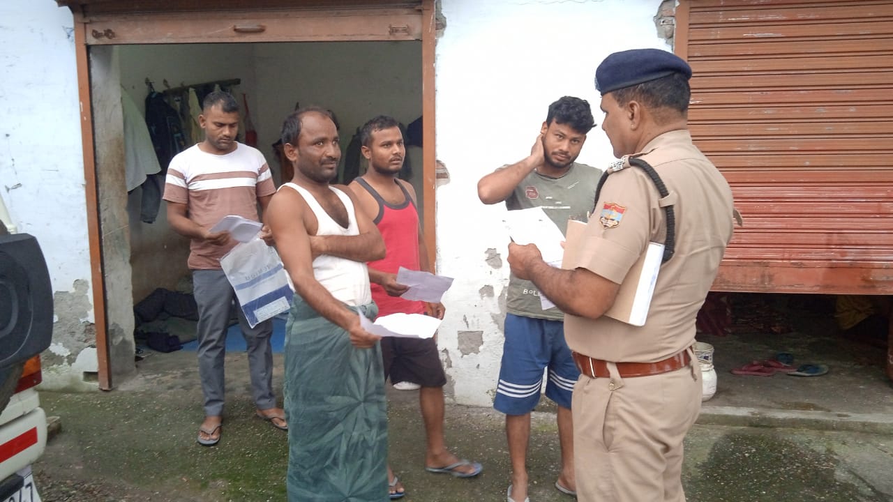 रानीपोखरी पुलिस ने सत्यापन अभियान चलाकर 11 मकान मालिकों का किया चालान