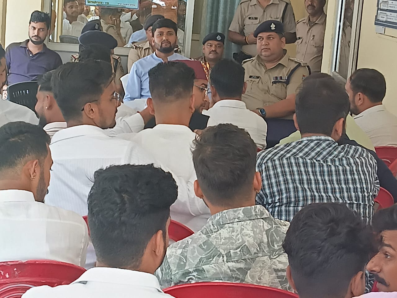 श्रीनगर पुलिस ने छात्रसंघ चुनाव को शांतिपूर्ण ढंग से सम्पन्न कराने को छात्रों संग की गोष्ठी