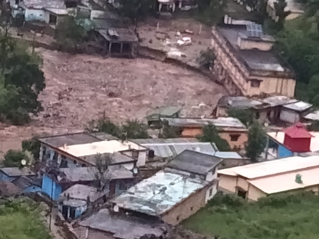 चमोली के नंदानगर के दो गांव में फटा बादल, भारी तबाही, 3 लापता