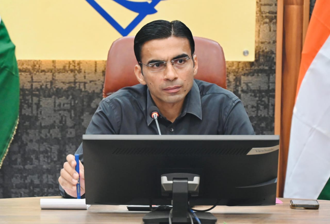 नशे के खिलाफ डीएम हुए सख्त, नशा बेचने वालों पर 'ऑन द स्पॉट' मुकदमा का आदेश