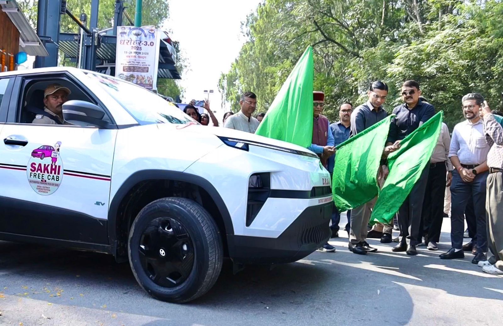 अभिनव पहल: लोगो को ऑटोमेटेड पार्किंग से गंतव्य तक ले जाने को फ्री सखी कैब की शुरुआत, महिला एसएचजी ग्रुप करेगा संचालन