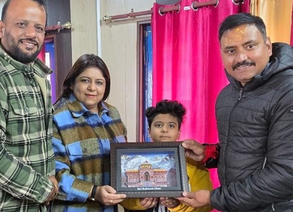 अंधेरों में 'किरण' देने पर चमोली पुलिस ने समाजसेवी नूपुर का किया सम्मान