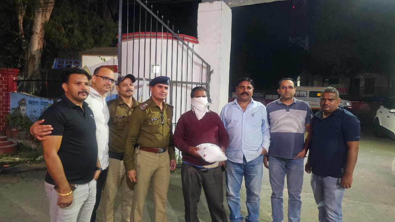 2 किलो से ज्यादा चरस के साथ एक तस्कर गिरफ्तार