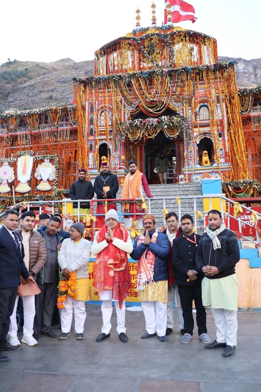 मुख्यमंत्री पुष्कर सिंह धामी ने बद्रीनाथ में ‘देवभूमि सांस्कृतिक महोत्सव 2025’ में लिया हिस्सा
