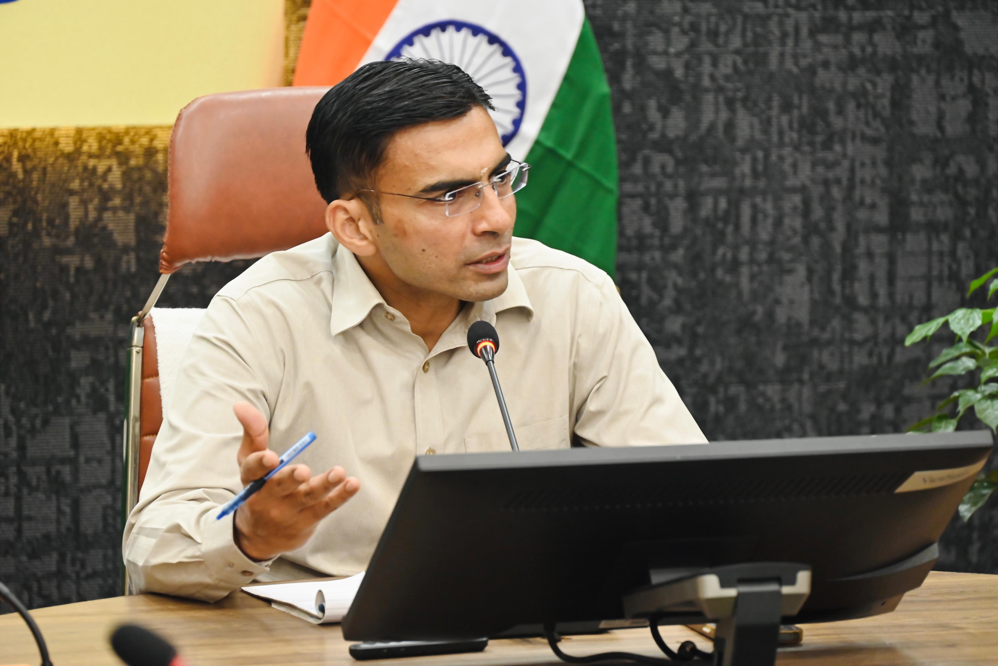 उत्तराखंड की रजत जयंती पर राष्ट्रपति व प्रधानमंत्री के आगमन को डीएम ने अधिकारियों को व्यवस्थाओं को 